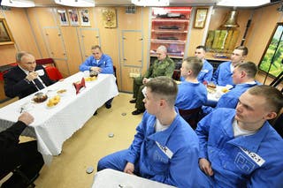 Mr. Putin meets with submarines while visiting the Russian nuclear-powered submarine Arkshangelsk